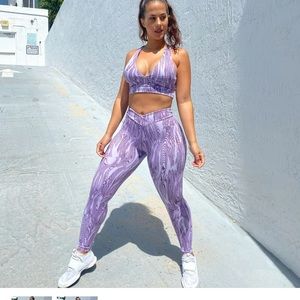 V cut and scrunch butt leggings